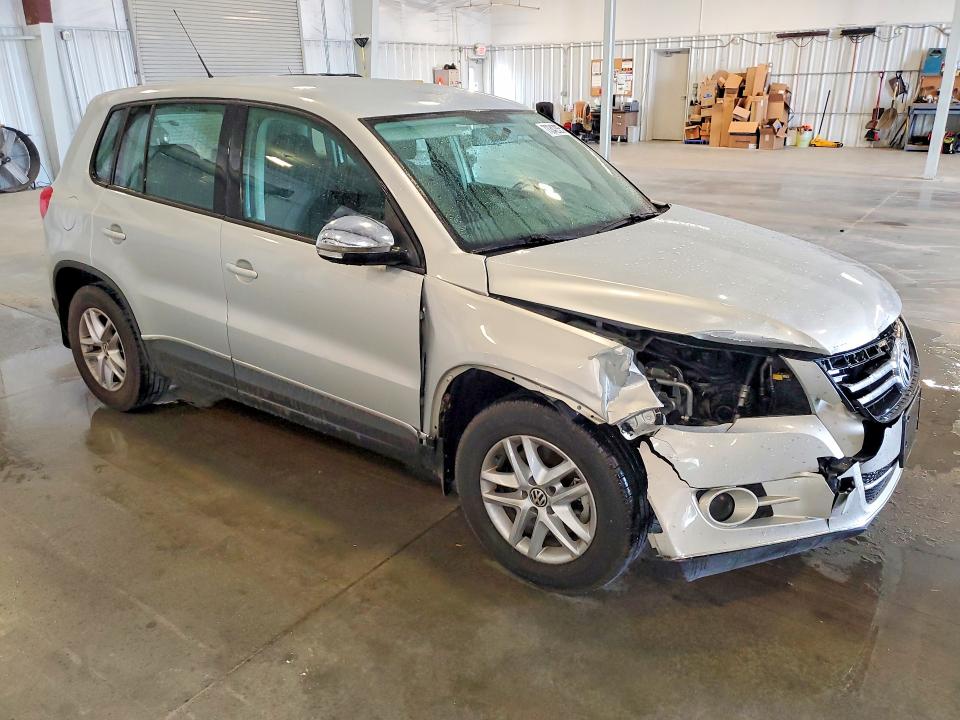 2011 Volkswagen Tiguan მანქანა იყიდება აუქციონზე, vin: WVGBV7AX9BW506856, აუქციონის ნომერი: 73342365