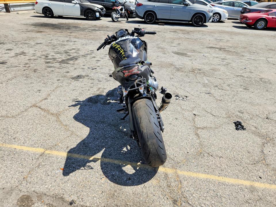 61977426 :رقم المزاد ، JKAZR2A10HDA17950 vin ، 2017 Kawasaki Z900 مزاد بيع