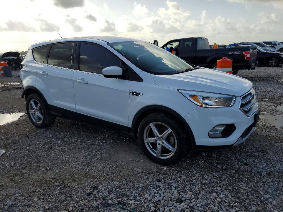 2017 Ford Escape მანქანა იყიდება აუქციონზე, vin: 1FMCU0GD6HUB42346, აუქციონის ნომერი: 61054446