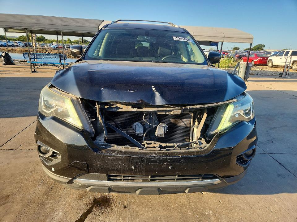 62814686 :رقم المزاد ، 5N1DR2MM0HC687762 vin ، 2017 Nissan Pathfinder مزاد بيع