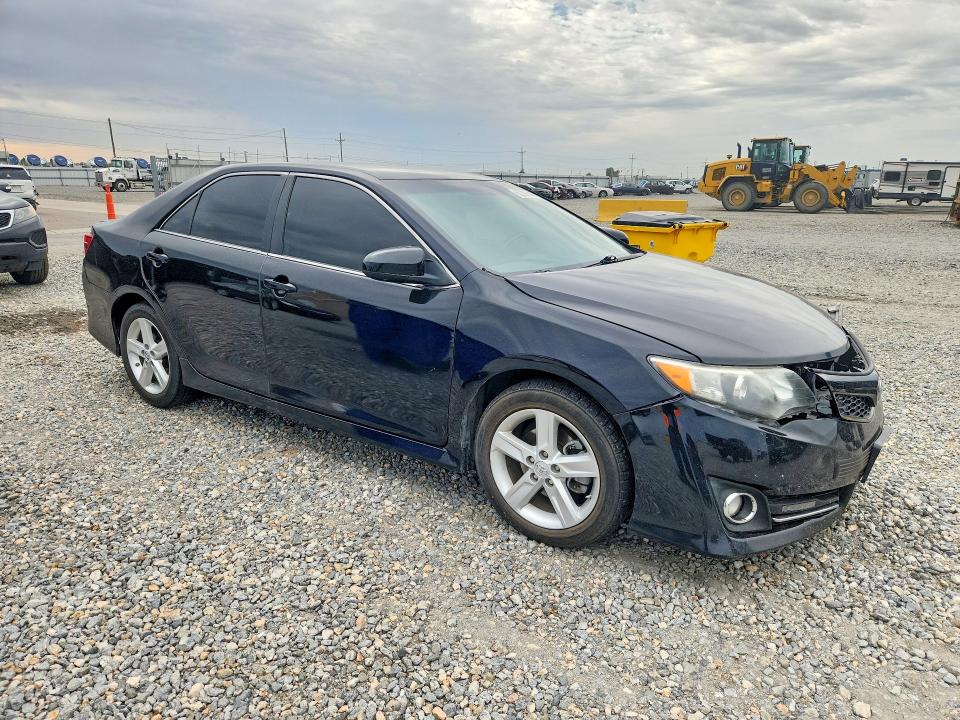 62391046 :رقم المزاد ، 4T1BF1FK2DU286742 vin ، 2013 Toyota Camry مزاد بيع