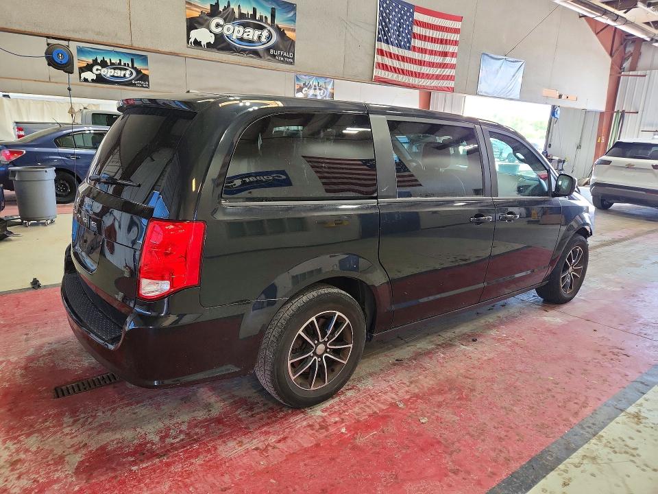 61585316 :رقم المزاد ، 2C4RDGCG9JR163041 vin ، 2018 Dodge Grand Caravan مزاد بيع