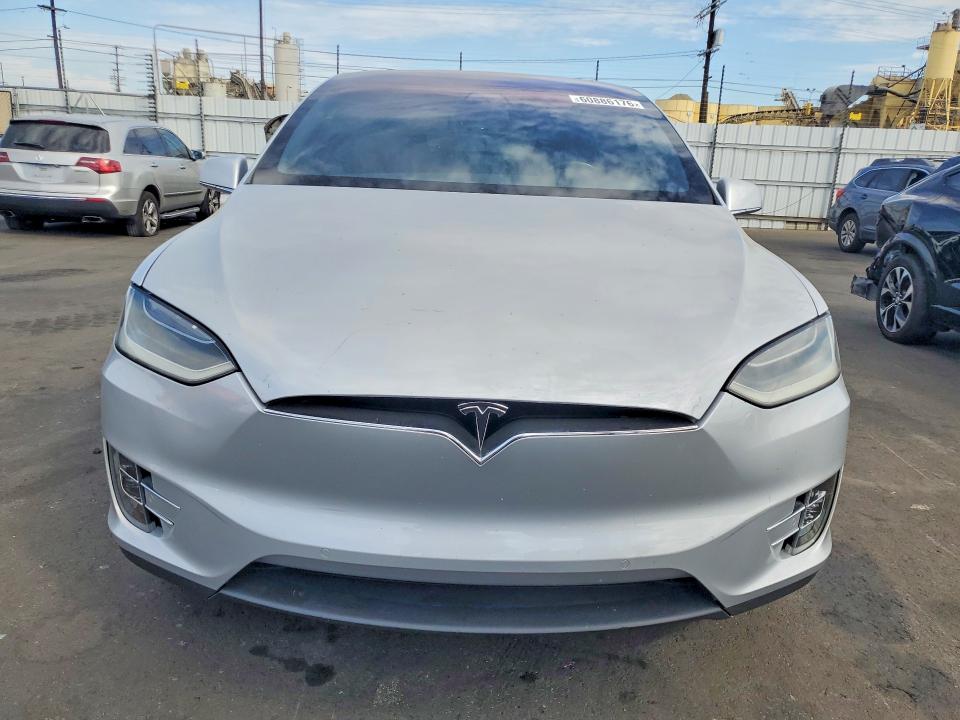 Продажа на аукционе авто 2018 Tesla Model X, vin: 5YJXCBE29JF101973, номер лота: 60886176