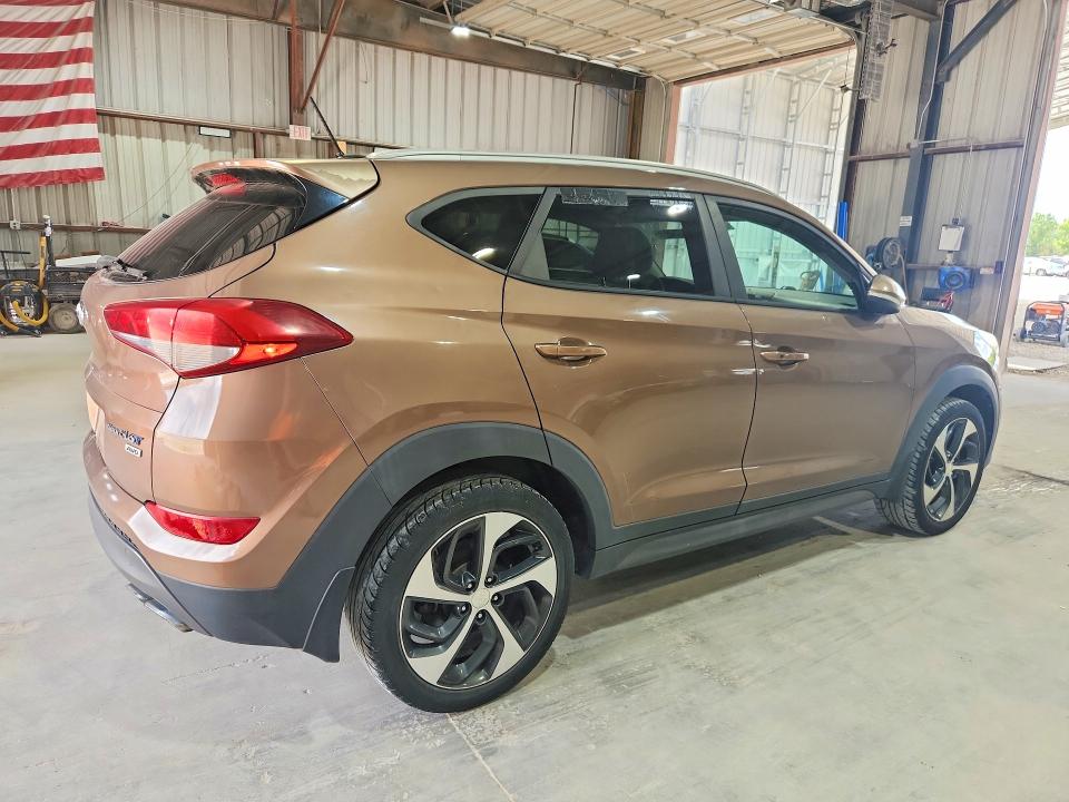 61334916 :رقم المزاد ، KM8J3CA27GU229772 vin ، 2016 Hyundai Tucson مزاد بيع