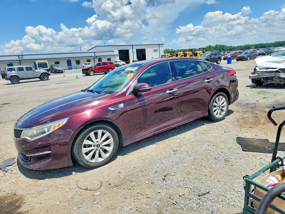 2017 Kia Optima მანქანა იყიდება აუქციონზე, vin: 5XXGU4L3XHG142804, აუქციონის ნომერი: 61299096