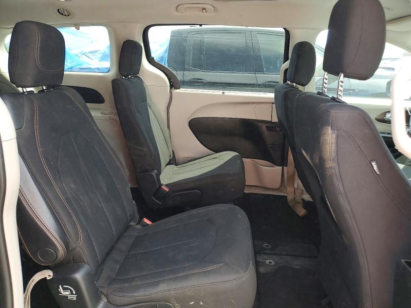 58763756 :رقم المزاد ، 2C4RC1FG4JR125972 vin ، 2018 Chrysler Pacifica مزاد بيع