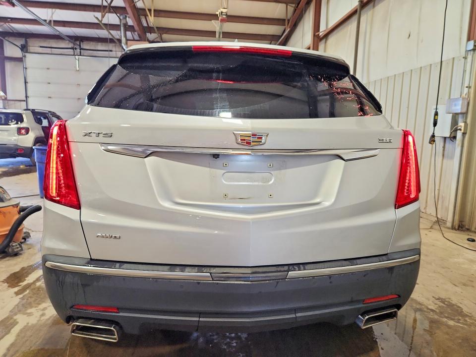 62627646 :رقم المزاد ، 1GYKNDRS3JZ103927 vin ، 2018 Cadillac Xt5 مزاد بيع