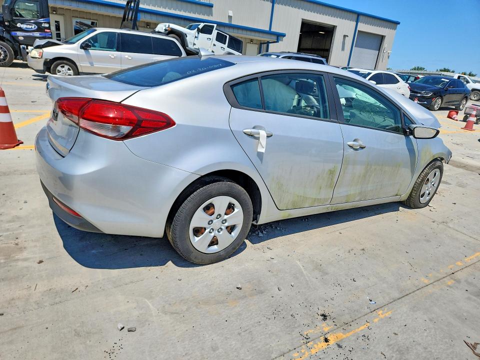 2017 Kia Forte მანქანა იყიდება აუქციონზე, vin: 3KPFK4A74HE066173, აუქციონის ნომერი: 62070806
