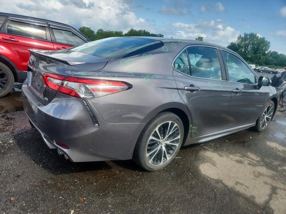 Продаж на аукціоні авто 2018 Toyota Camry, vin: 4T1B11HK0JU096154, номер лоту: 63105966