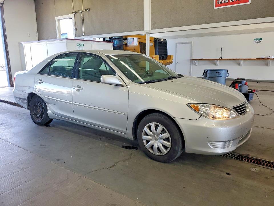 60390856 :رقم المزاد ، 4T1BE32KX5U630551 vin ، 2005 Toyota Camry مزاد بيع
