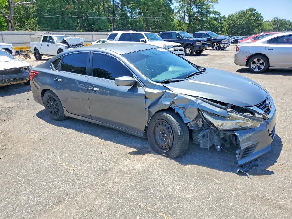 2018 Nissan Altima მანქანა იყიდება აუქციონზე, vin: 1N4AL3AP7JC261706, აუქციონის ნომერი: 61196436