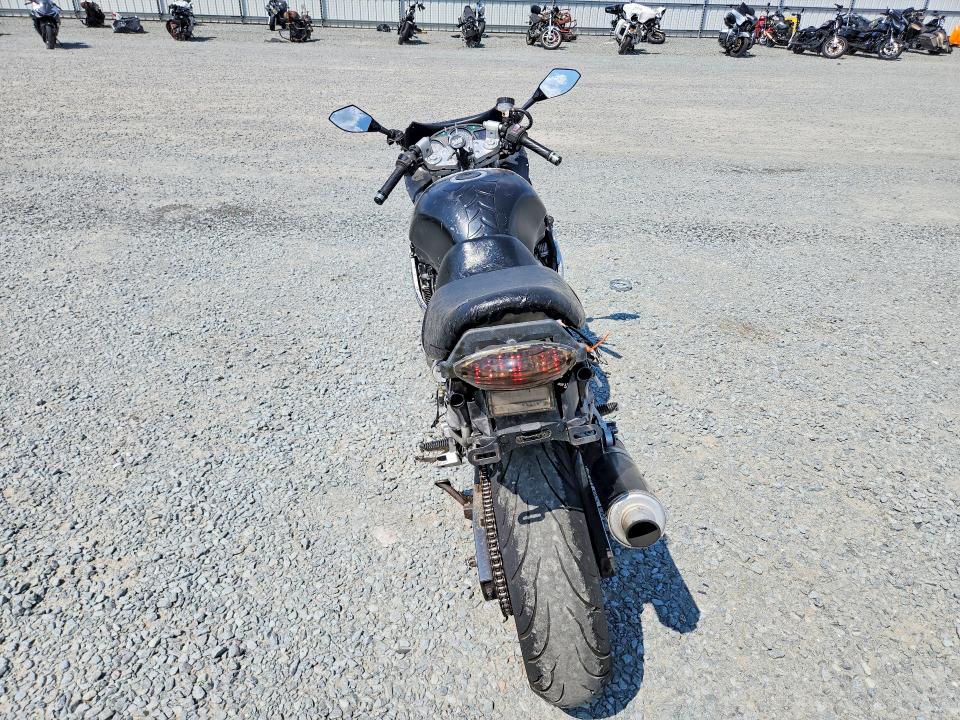 62869936 :رقم المزاد ، JS1GR7GA512101059 vin ، 2001 Suzuki Gsx750 مزاد بيع