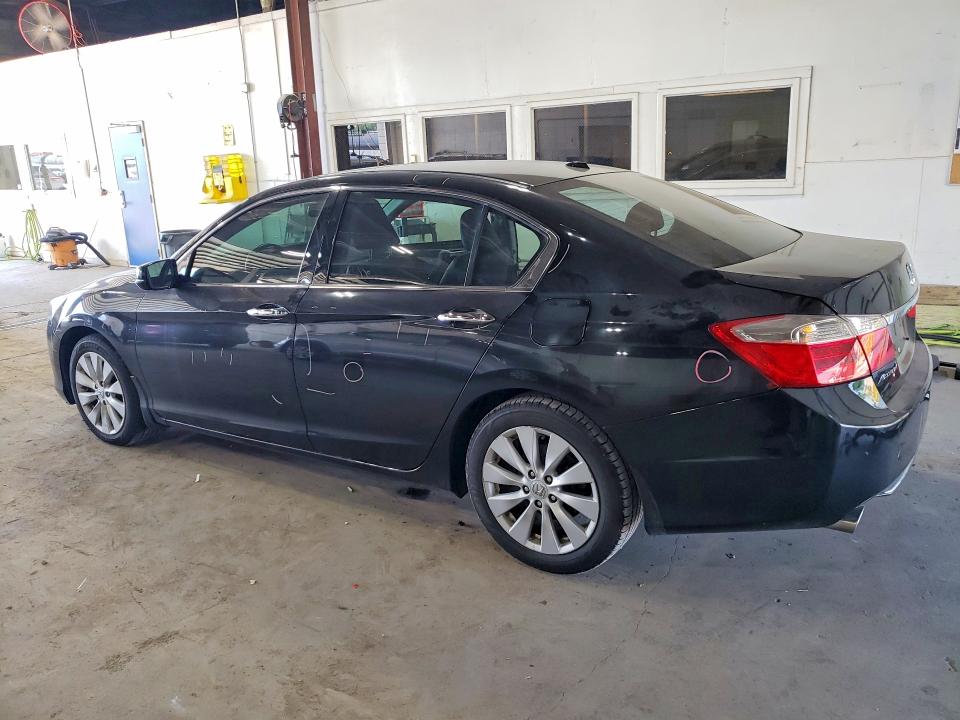 61605806 :رقم المزاد ، 1HGCR3F88FA011396 vin ، 2015 Honda Accord مزاد بيع
