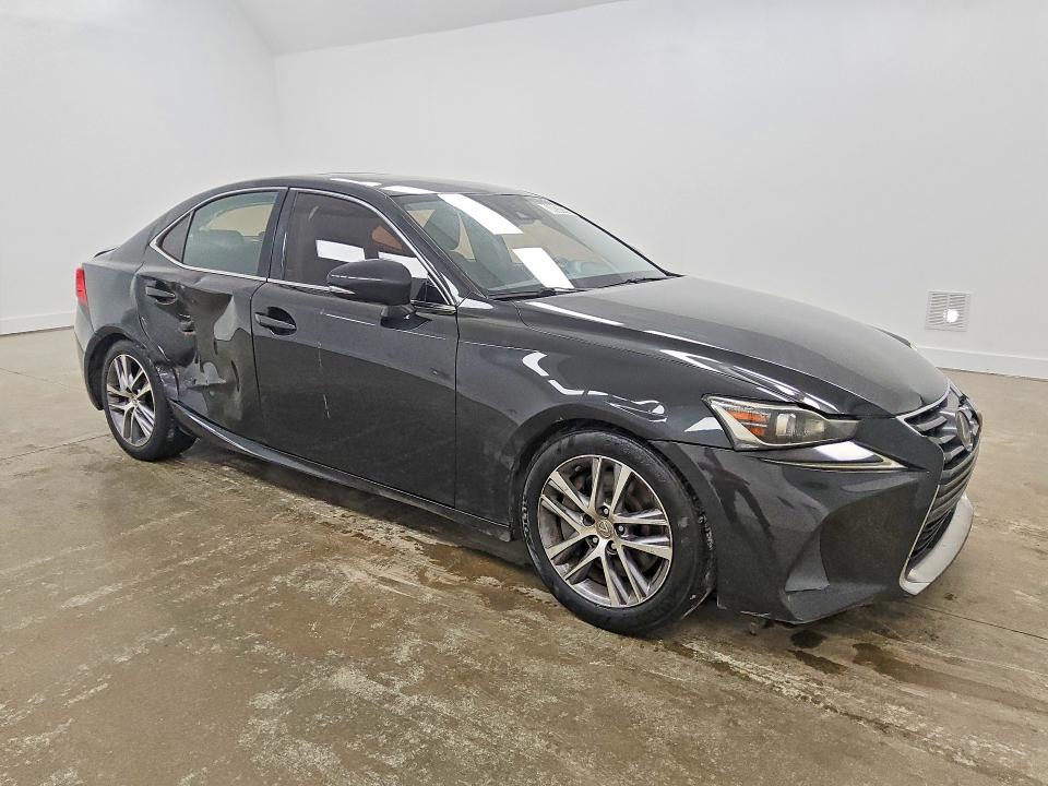 60930196 :رقم المزاد ، JTHBA1D28J5067164 vin ، 2018 Lexus Is مزاد بيع