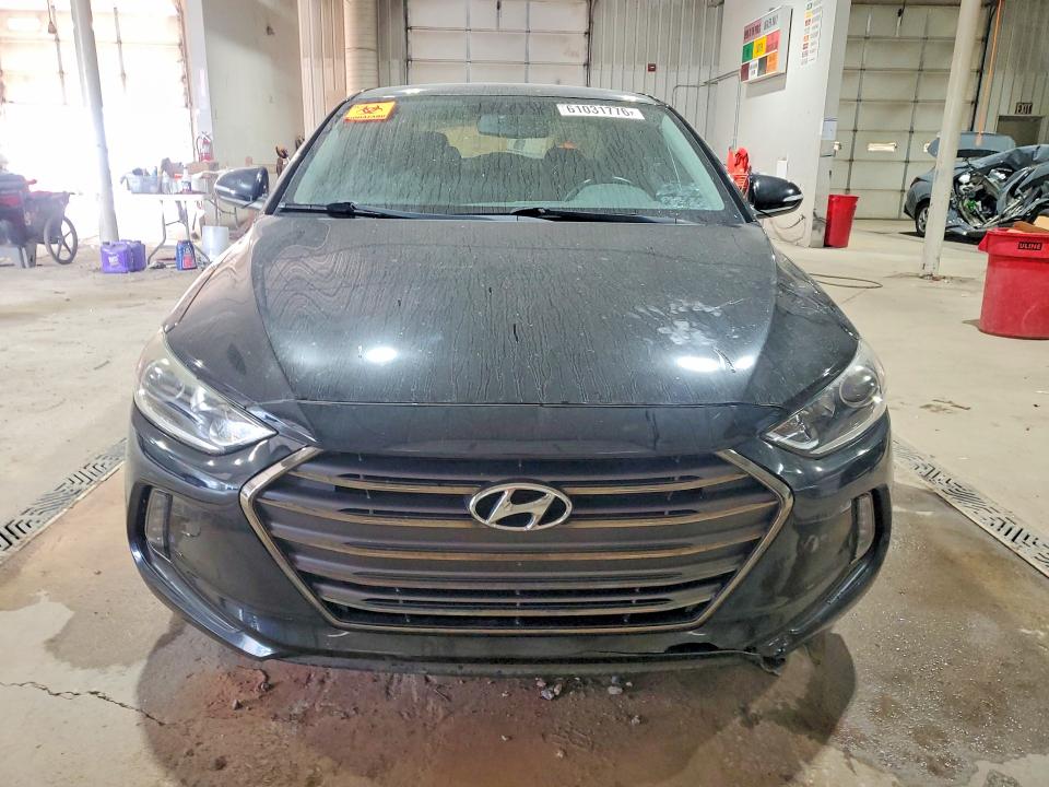 61031776 :رقم المزاد ، 5NPD84LF4HH013205 vin ، 2017 Hyundai Elantra مزاد بيع