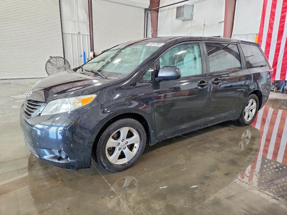 Auction sale of the 2017 Toyota Sienna, vin: 5TDZZ3DCXHS870172, lot number: 60012596
