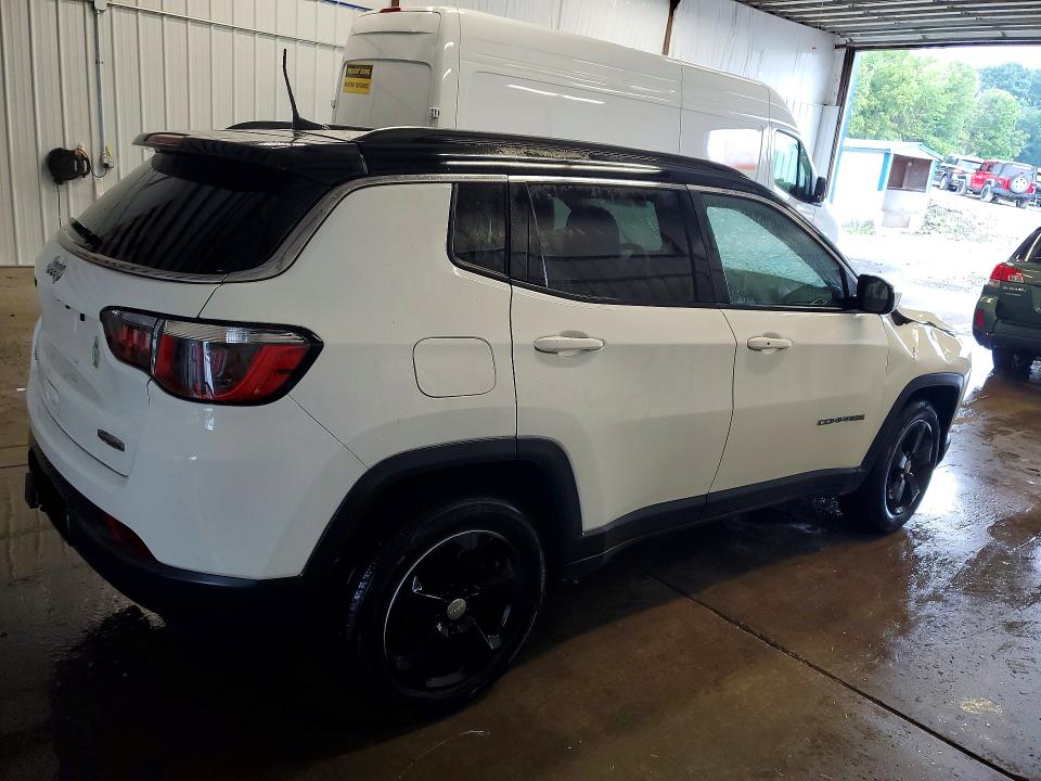 62983086 :رقم المزاد ، 3C4NJDBB4JT241153 vin ، 2018 Jeep Compass مزاد بيع