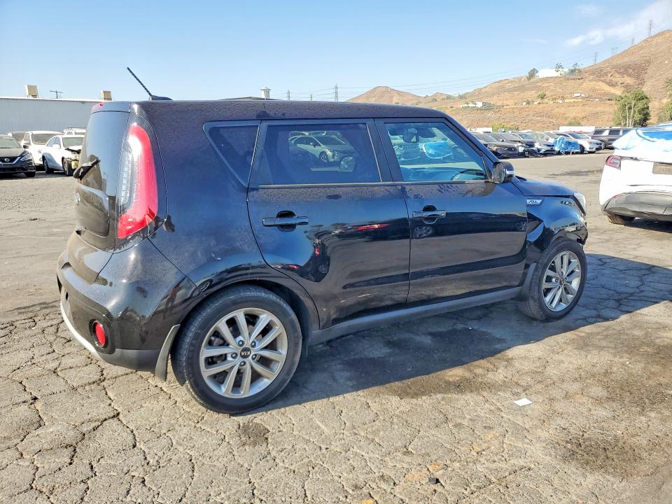 Продажа на аукционе авто 2017 Kia Soul, vin: KNDJP3A58H7439008, номер лота: 61418716