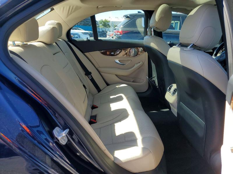 61990916 :رقم المزاد ، 55SWF4KB1FU040045 vin ، 2015 Mercedes-benz C مزاد بيع