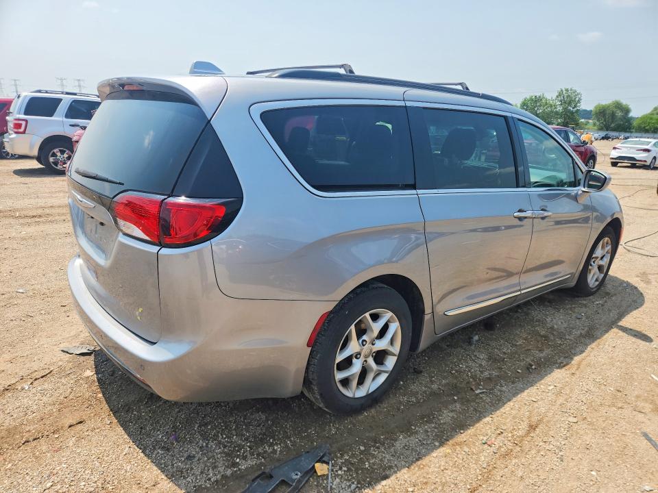 62926346 :رقم المزاد ، 2C4RC1BG9HR668556 vin ، 2017 Chrysler Pacifica مزاد بيع
