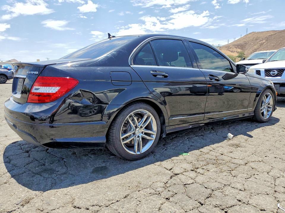 2014 Mercedes-benz C მანქანა იყიდება აუქციონზე, vin: WDDGF4HB8EA900324, აუქციონის ნომერი: 62243266