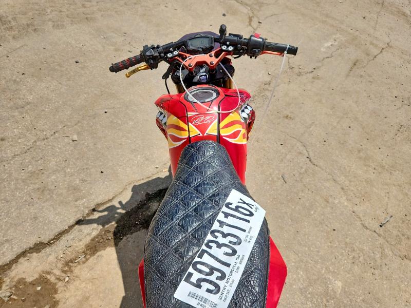 59733116 :رقم المزاد ، MLHJC7510J5007652 vin ، 2018 Honda Grom مزاد بيع