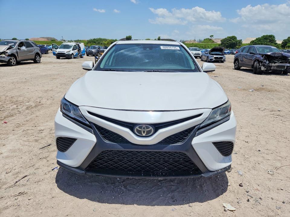 60850196 :رقم المزاد ، 4T1B11HK9KU175937 vin ، 2019 Toyota Camry مزاد بيع
