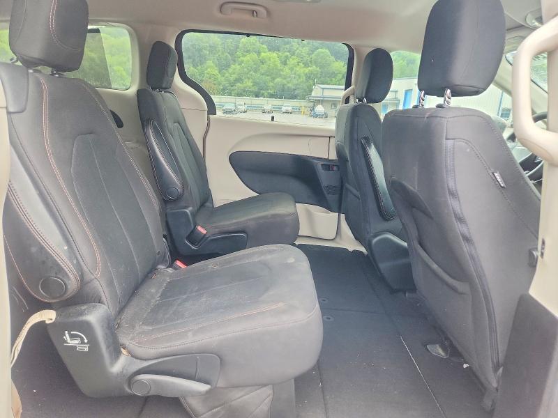 62522476 :رقم المزاد ، 2C4RC1BG7HR841328 vin ، 2017 Chrysler Pacifica مزاد بيع