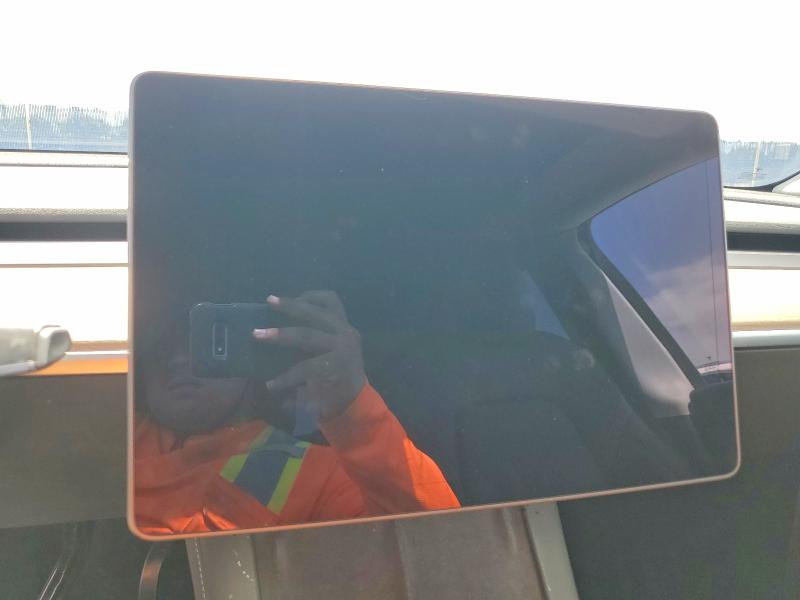 61085726 :رقم المزاد ، 7SAYGDEF2NF358005 vin ، 2022 Tesla Model Y مزاد بيع