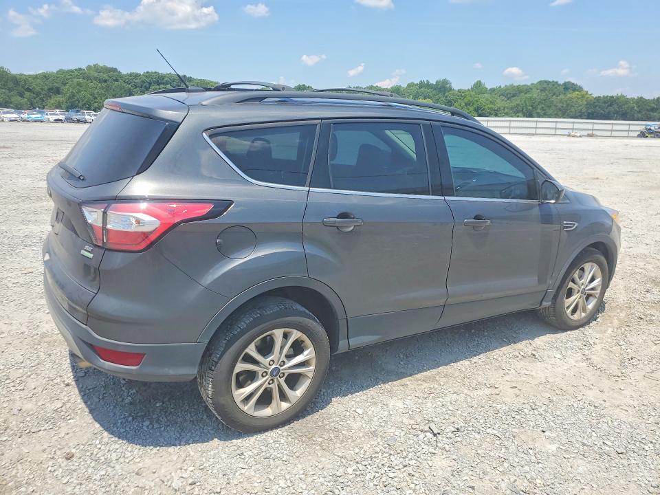61584066 :رقم المزاد ، 1FMCU0GD2JUA81051 vin ، 2018 Ford Escape مزاد بيع