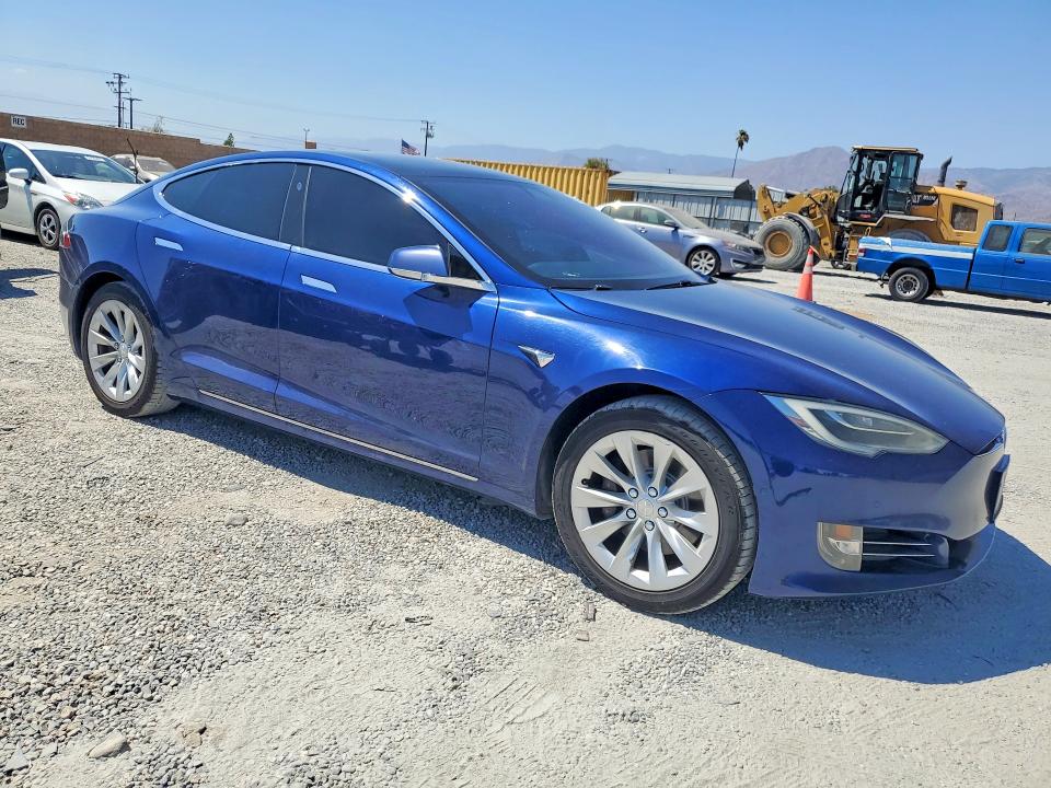 62250906 :رقم المزاد ، 5YJSA1E24JF295757 vin ، 2018 Tesla Model S مزاد بيع