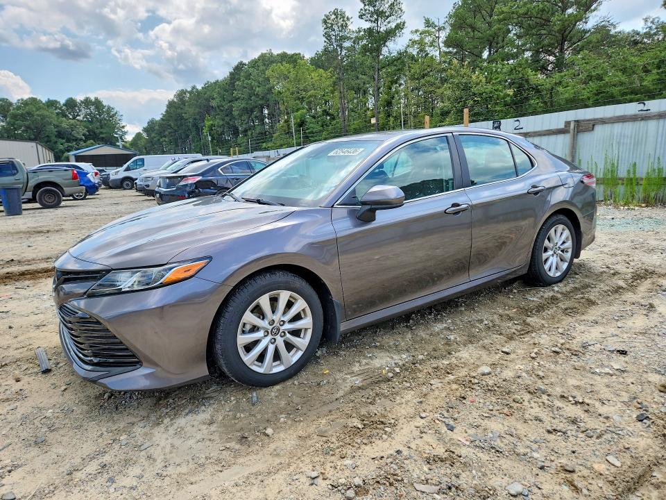 62546436 :رقم المزاد ، 4T1B11HK6KU806742 vin ، 2019 Toyota Camry مزاد بيع