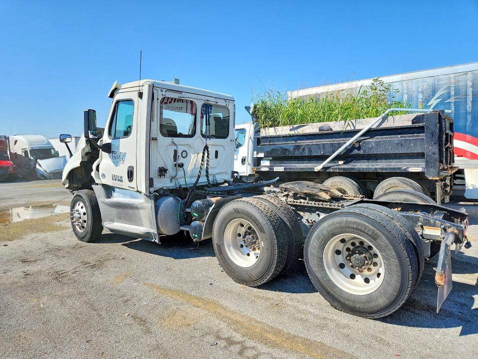 60500306 :رقم المزاد ، 3AKJGEDR7JSJV9374 vin ، 2018 Freightliner Cascadia 125 مزاد بيع