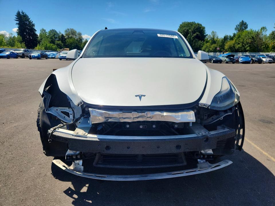 60512686 :رقم المزاد ، 7SAYGDEE8NF558491 vin ، 2022 Tesla Model Y مزاد بيع