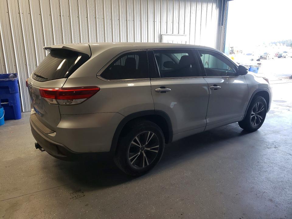 Auction sale of the 2018 Toyota Highlander, vin: 5TDZZRFH3JS257702, lot number: 63133136