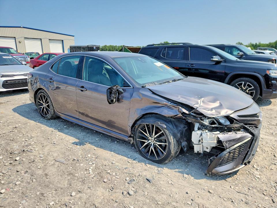 62897046 :رقم المزاد ، 4T1G11AK7NU663238 vin ، 2022 Toyota Camry مزاد بيع