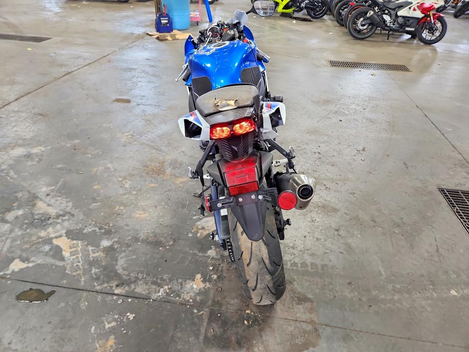 62915956 :رقم المزاد ، JS1GN7FA1B2101767 vin ، 2011 Suzuki Gsx-r600 مزاد بيع