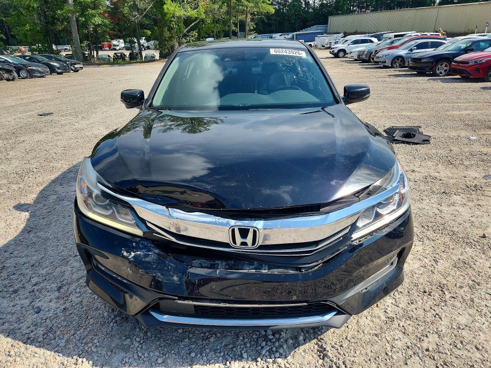Продаж на аукціоні авто 2017 Honda Accord, vin: 1HGCR2F90HA216877, номер лоту: 60243926