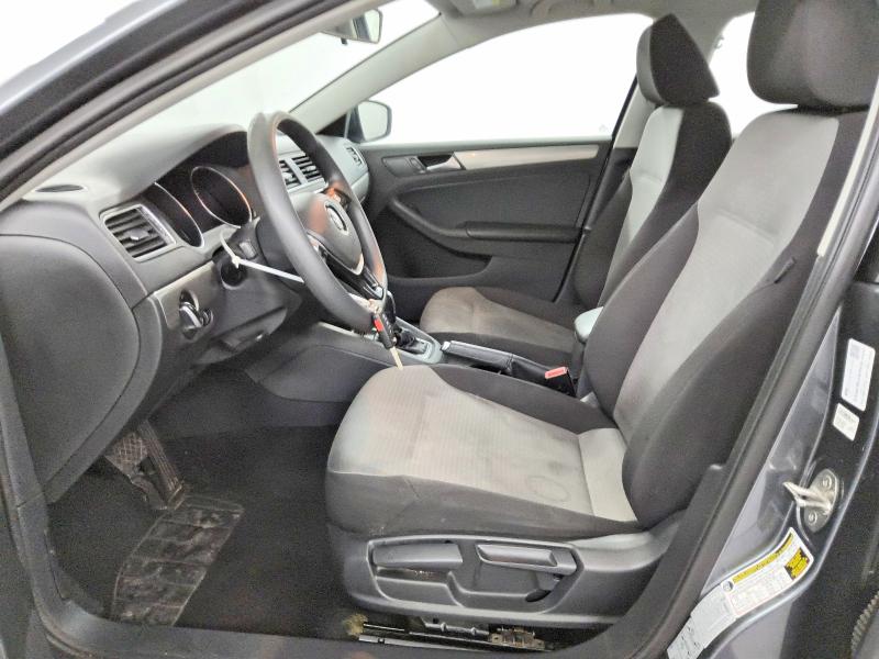 2017 Volkswagen Jetta მანქანა იყიდება აუქციონზე, vin: 3VW2B7AJ5HM330502, აუქციონის ნომერი: 60778666