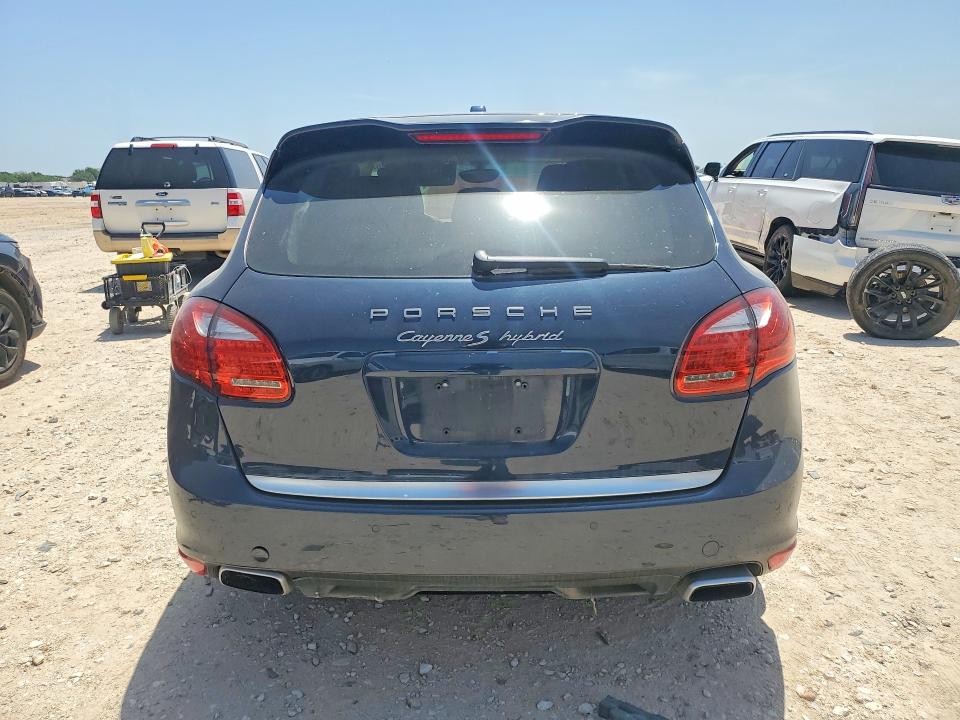 Продаж на аукціоні авто 2011 Porsche Cayenne, vin: WP1AE2A29BLA94199, номер лоту: 61703146