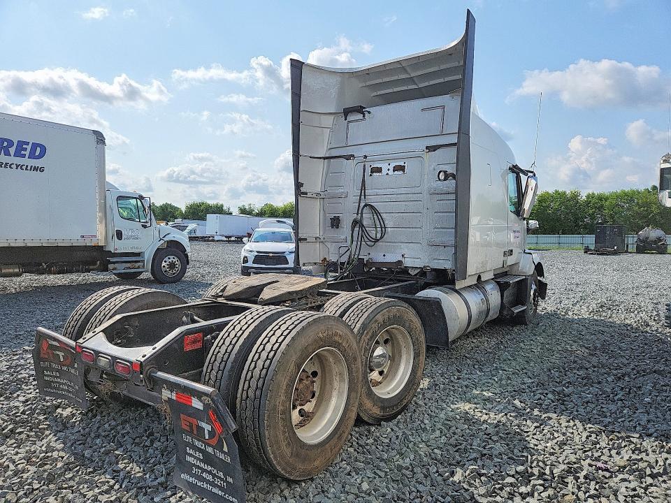 61099516 :رقم المزاد ، 4V4NC9EH8FN917672 vin ، 2015 Volvo Vn مزاد بيع