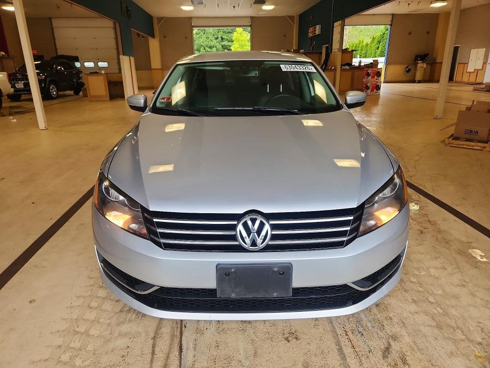 63043326 :رقم المزاد ، 1VWBP7A35DC015794 vin ، 2013 Volkswagen Passat مزاد بيع