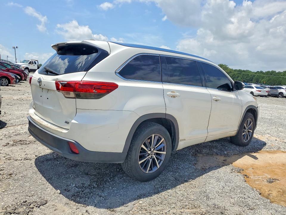 62475636 :رقم المزاد ، 5TDKZRFH1HS519857 vin ، 2017 Toyota Highlander مزاد بيع
