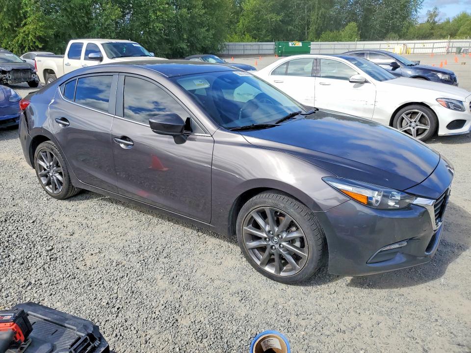 59671866 :رقم المزاد ، 3MZBN1V3XJM272232 vin ، 2018 Mazda 3 مزاد بيع