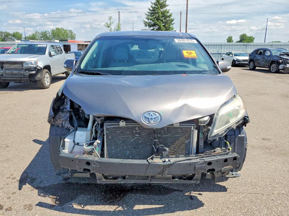 59901616 :رقم المزاد ، 5TDYZ3DC2HS803514 vin ، 2017 Toyota Sienna مزاد بيع