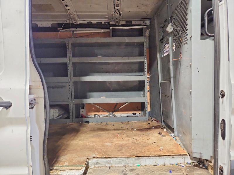 60151026 :رقم المزاد ، 1FTYE1CM0GKA44300 vin ، 2016 Ford Transit مزاد بيع