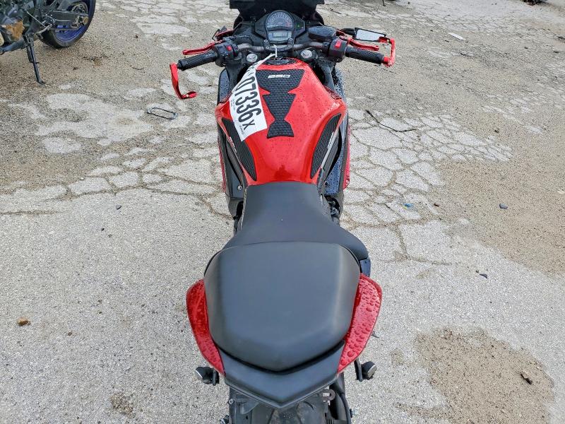 62107336 :رقم المزاد ، JKAEXEE16CDA07819 vin ، 2012 Kawasaki Ex650 مزاد بيع
