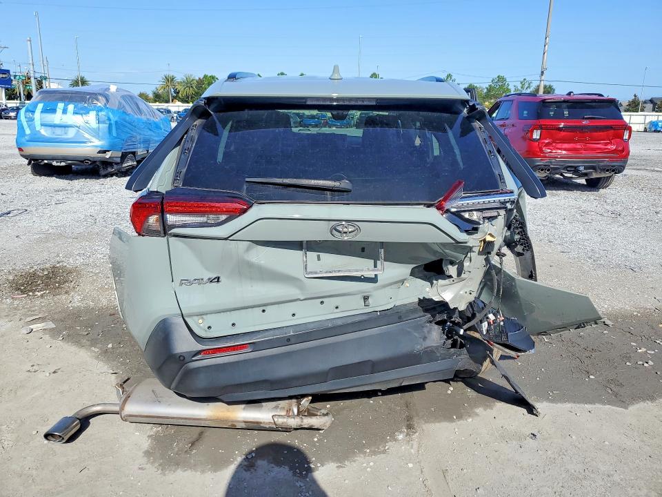 61997376 :رقم المزاد ، 2T3C1RFV8MW138632 vin ، 2021 Toyota Rav4 مزاد بيع