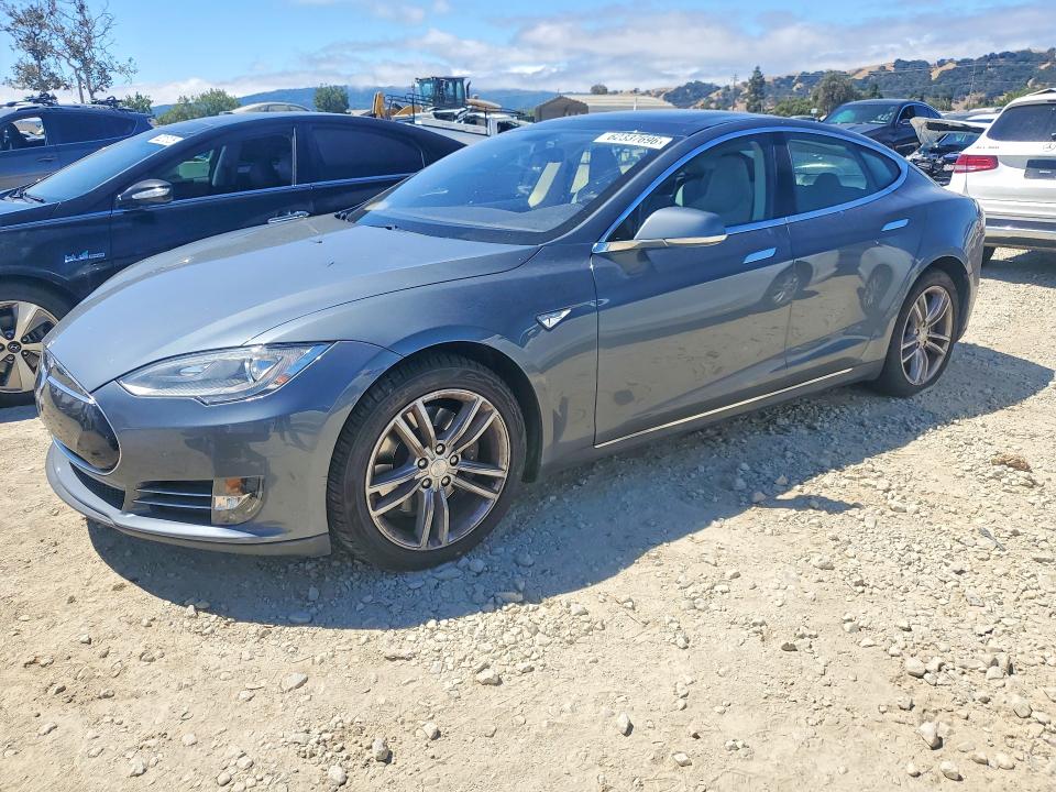62337696 :رقم المزاد ، 5YJSA1AG9DFP04034 vin ، 2013 Tesla Model S مزاد بيع