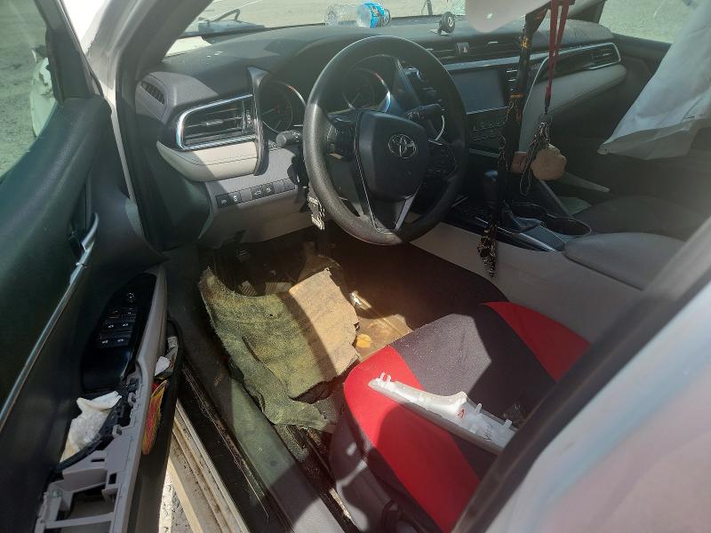 61879266 :رقم المزاد ، 4T1B11HK4JU082726 vin ، 2018 Toyota Camry مزاد بيع